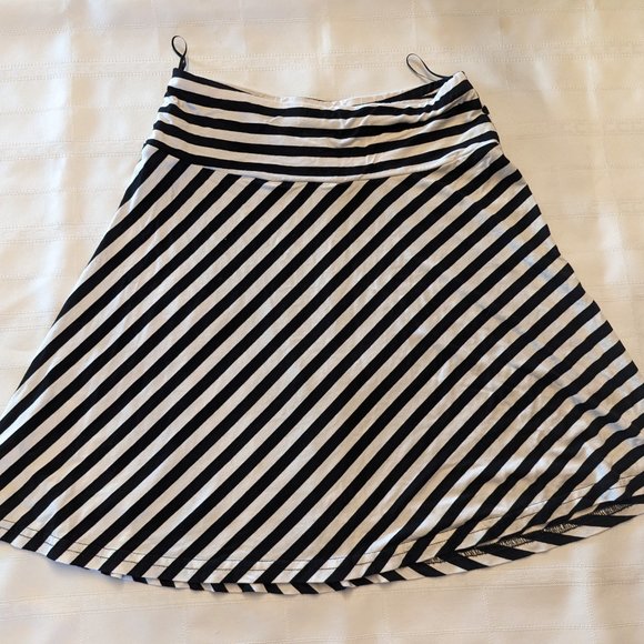 H&M Skirt - Picture 4 of 5